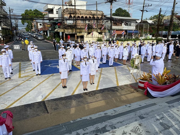 วันที่ 23 ตุลาคม 2564   สขข.สมุย  โดย นางวิภาพักตร์  ถิรสัตยาพิทักษ์   หสข.เกาะสมุยพร้อมด้วยข้าราชการและพนักงานราชการ   เข้าร่วมพิธีถวายราชสักการะ เพื่อน้อมรำลึกในพระมหากรุณาธิคุณฯ เนื่องในวันปิยะมหาราช ร่วมกับอำเภอเกาะสมุย